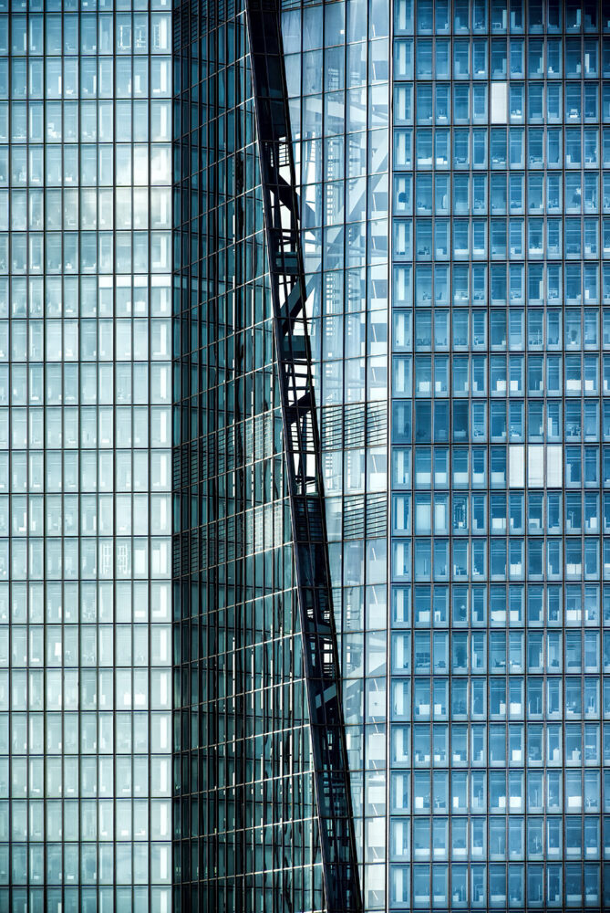 Modern glass office tower facade in Frankfurt am Main – architecture photography by Roman Kasperski